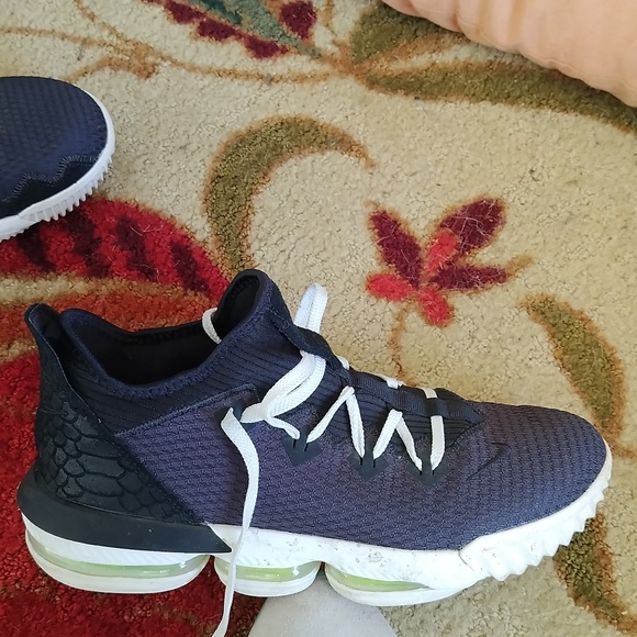 Nike Air LeBron James 16 low - Picture 3 of 5